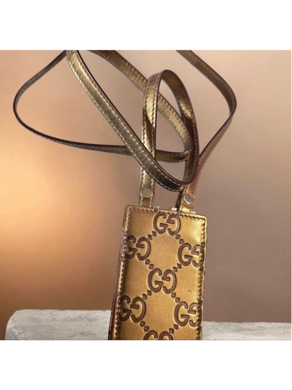 Gucci Guccissima Gold
Leather Ipod Lanyard Or Belt
Holder Good Condition - Picture 8 of 9